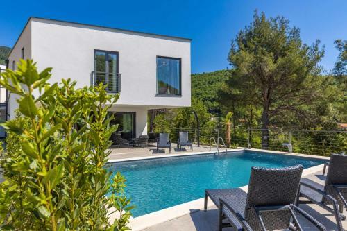 Beautiful Villa Visum Mare Duo