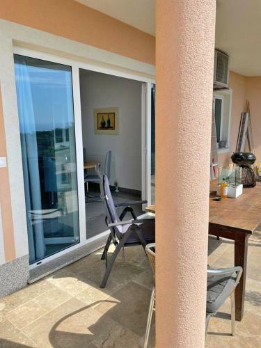 Apartment With Terrace And Sea View 2