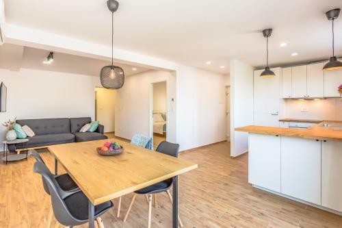 Adris Apartments