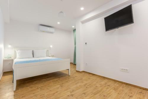 Adris Apartments
