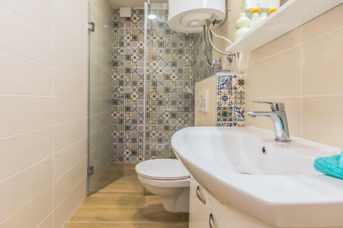 Adris Apartments