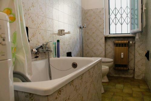 Apartamento [borghetto S] Convenient Location 50m From The Sea