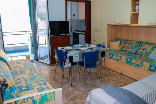 Apartamento [borghetto S] Convenient Location 50m From The Sea