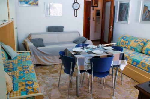 Apartamento [borghetto S] Convenient Location 50m From The Sea