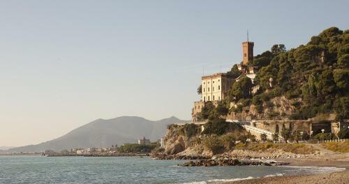 Apartamento [borghetto S] Convenient Location 50m From The Sea
