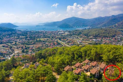 G�cek'te Deniz Ve Orman Manzaral? 4+2 Emir Villa