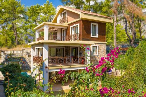 G�cek'te Deniz Ve Orman Manzaral? 4+2 Emir Villa