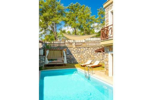 G�cek'te Deniz Ve Orman Manzaral? 4+2 Emir Villa