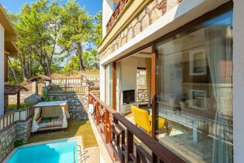 G�cek'te Deniz Ve Orman Manzaral? 4+2 Emir Villa