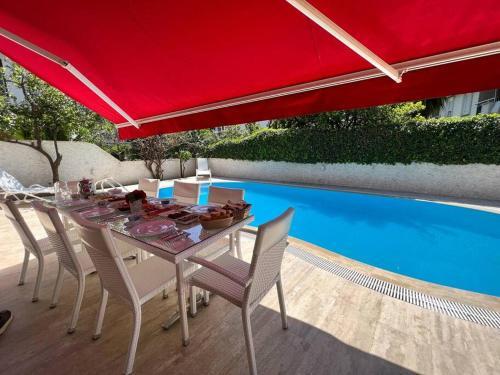 Large House Top Location (Only 100m To The Beach)