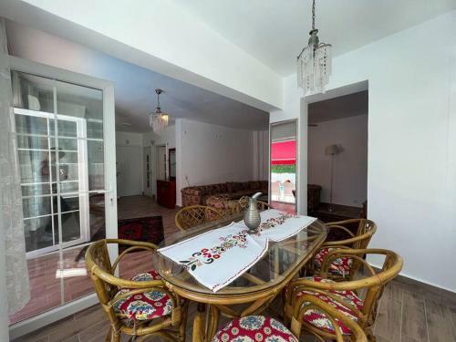 Large House Top Location (Only 100m To The Beach)