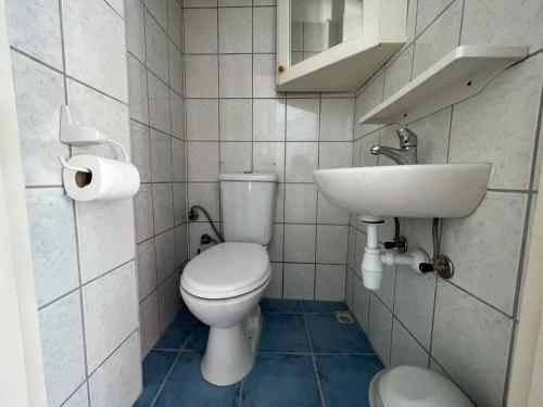 Large House Top Location (Only 100m To The Beach)