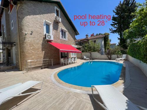 Large House Top Location (Only 100m To The Beach)