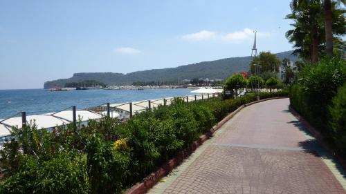 Large House Top Location (Only 100m To The Beach)