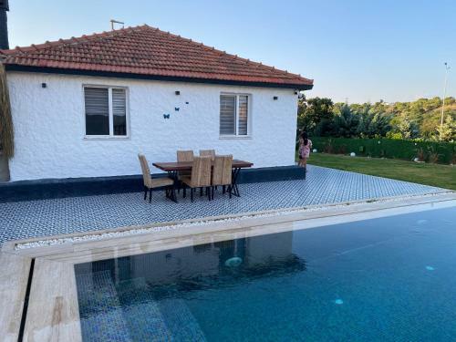 M�stakil Havuzlu Villa