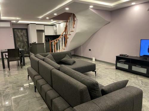 �zel Havuz Ve Deniz Manzaral? Yeni Villa