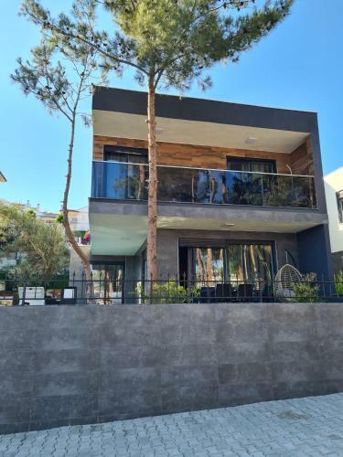 �zel Havuz Ve Deniz Manzaral? Yeni Villa