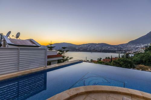 Luxury 4 Bedroom Villa With Amazing Sea Views