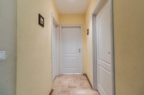 George Apartment