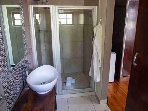 Hostal 74 On Retief Guesthouse