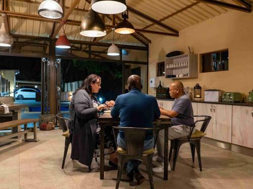 Hostal 74 On Retief Guesthouse