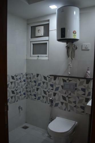 Lime Tree Three Bhk Serviced Apartment Golf Course Extension Near Hong Kong Bazaar