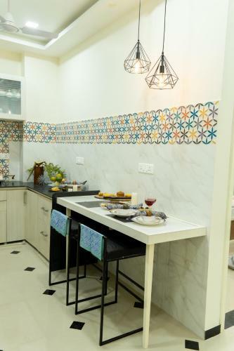 Luxury And Elegance With Three-bedroom Apartment In Central Jaipur