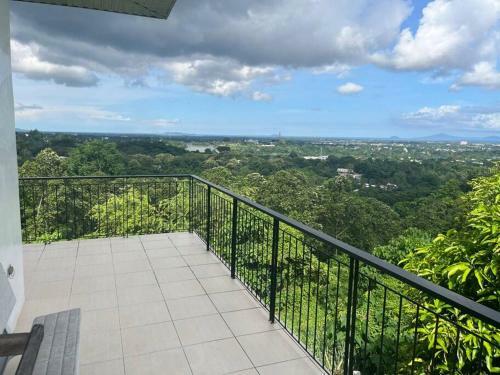 Beautiful 3 Bedroom Vacation Home With View.