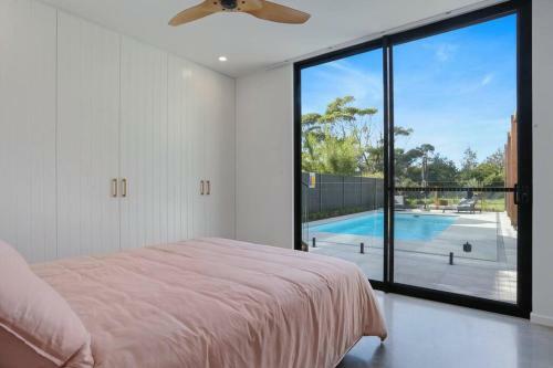 Beachfront Escape - 6 Bedroom, Pool & Beach Access