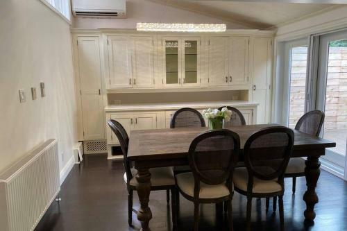 Apartamento Cheerful 3 Bedroom Resedential Home