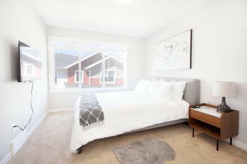 3br Condo With Free Parking And In-suite Laundry