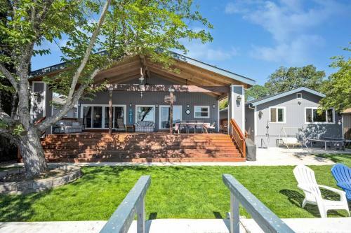 Lakeshore Paradise