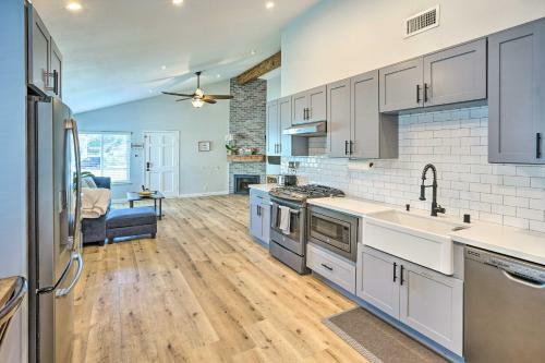 Orange County Abode With Fire Pit And Backyard!