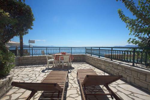 Kaminaki Beachfront Apartments