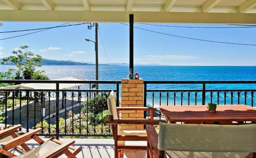 Kaminaki Beachfront Apartments