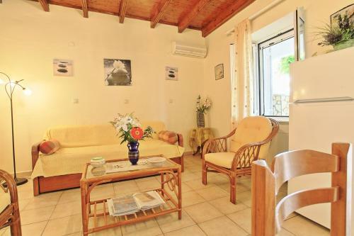 Kaminaki Beachfront Apartments