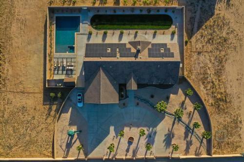Villa Palmdale Paradise Palace / Special Event Venue