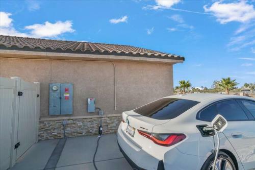 Villa Palmdale Paradise Palace / Special Event Venue