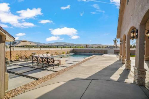 Villa Palmdale Paradise Palace / Special Event Venue