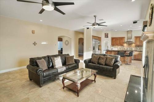 Villa Palmdale Paradise Palace / Special Event Venue