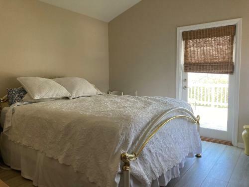 San Clemente Home With Ocean Views, Close To Beaches And Trails