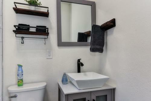Gorgeous Midtown Get Away With Great Location