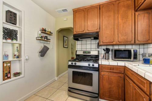 Artsy 2br Home 5 Min From Ucd Med Ctr & Sac State