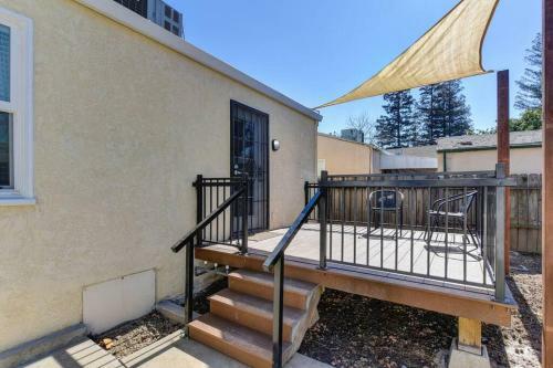 Artsy 2br Home 5 Min From Ucd Med Ctr & Sac State