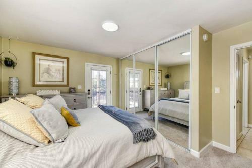 Artsy 2br Home 5 Min From Ucd Med Ctr & Sac State
