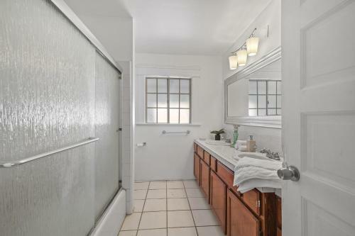 Peaceful 5 Bedroom House Sleeps 13 Free Parking