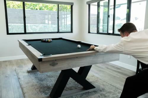 New Modern Luxury Estate - Pool, Slide, Grotto