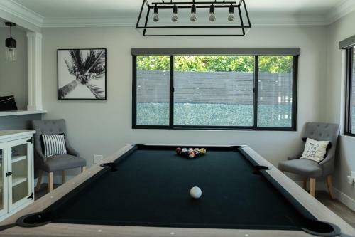 New Modern Luxury Estate - Pool, Slide, Grotto