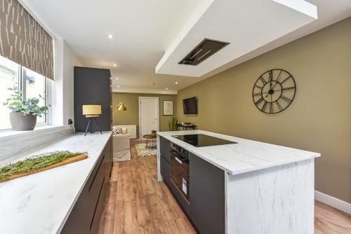 Modern Gf Apartment With Parking Just 6-min From City
