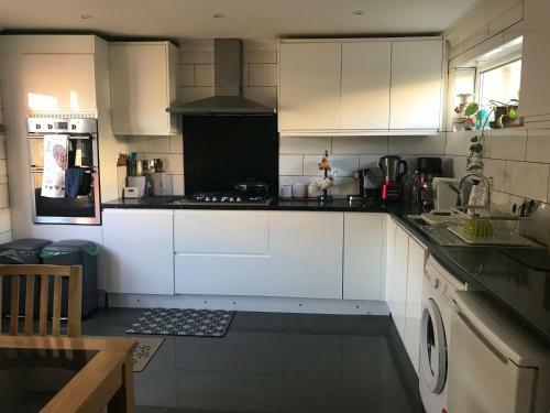 Stunning 3-bed House In Cardiff